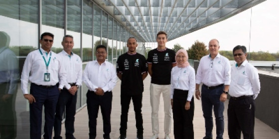 Lewis Hamilton e George Russell visitano il Centro Globale di Ricerca e Sviluppo di Santena